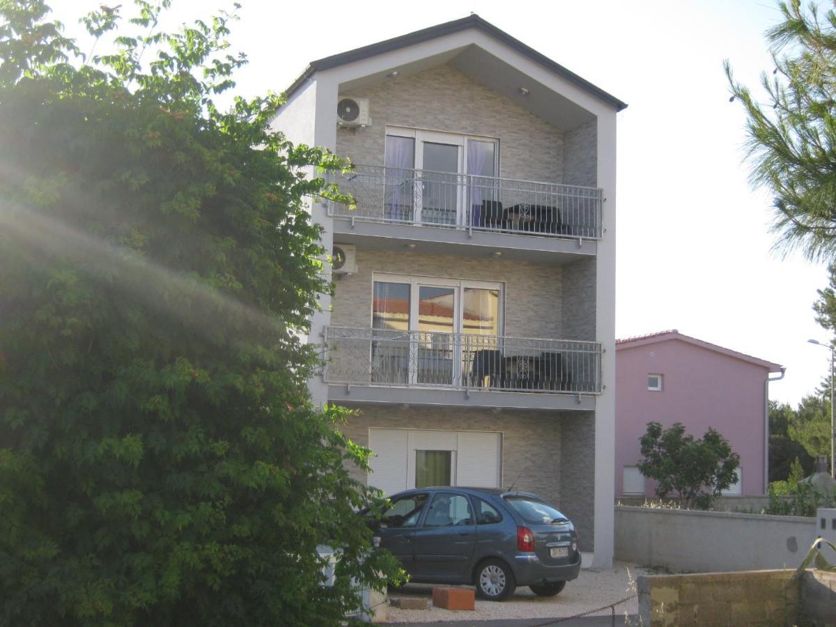 Apartmani Rebecca Vir Exterior foto
