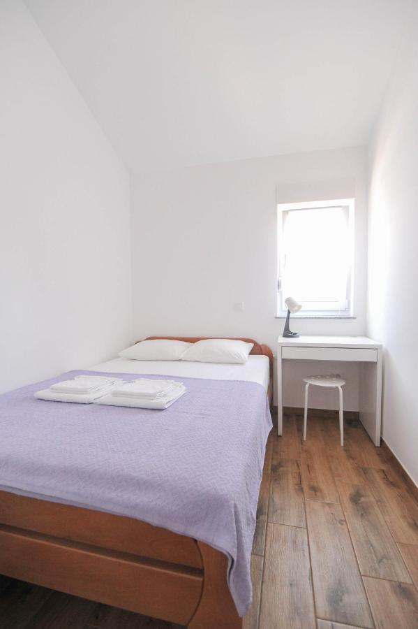Apartmani Rebecca Vir Exterior foto