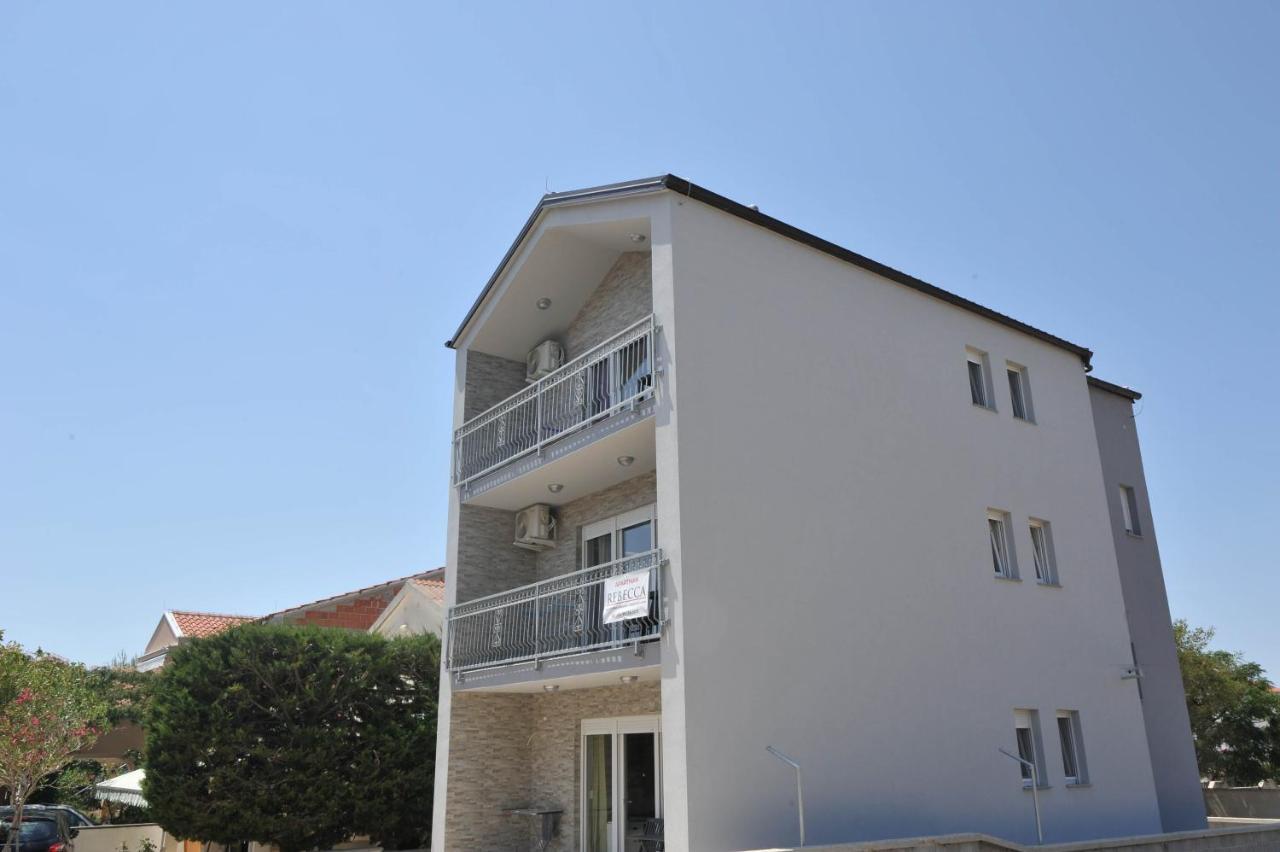 Apartmani Rebecca Vir Exterior foto